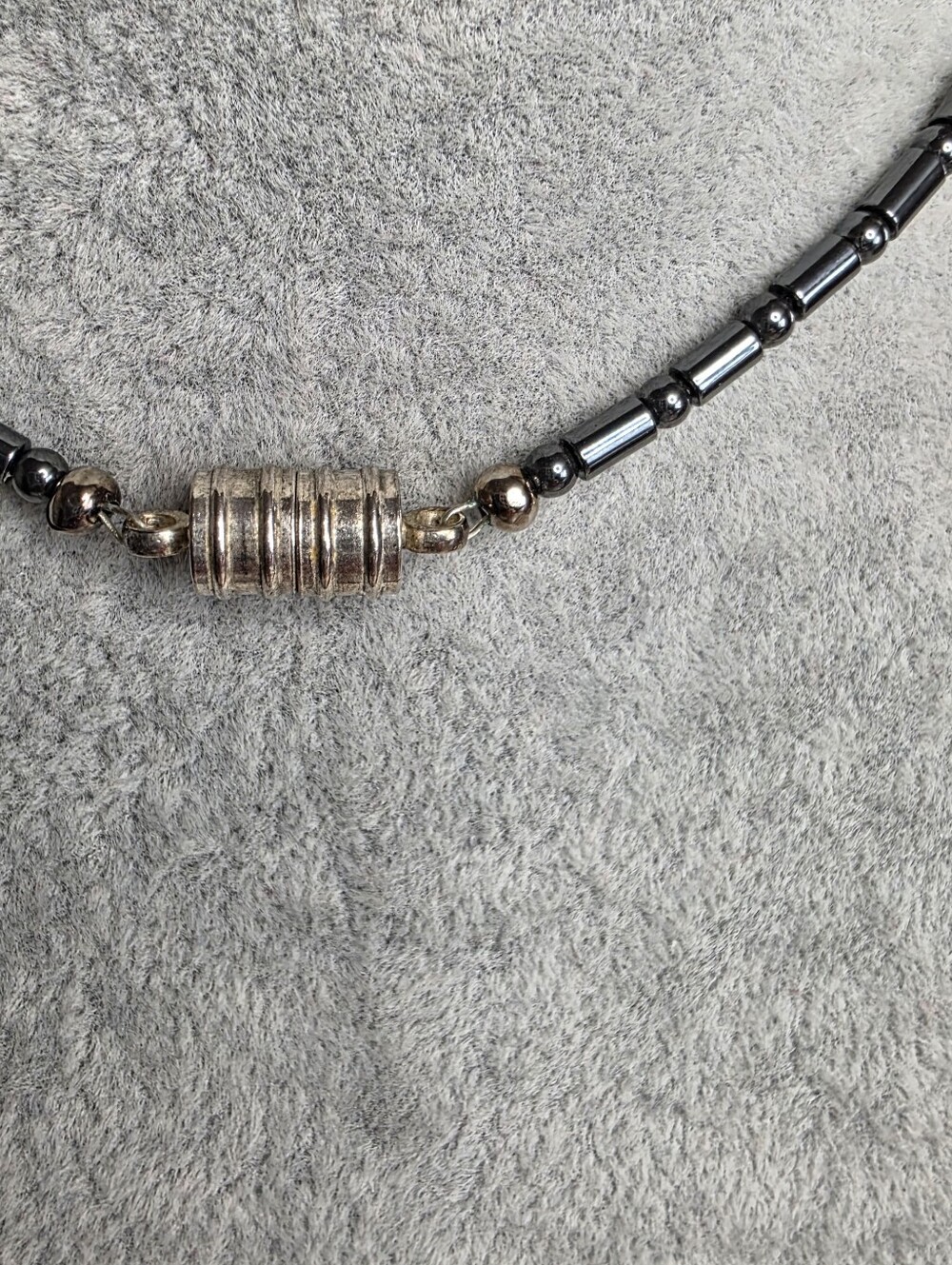 Hematite Black Four-Heart Flower Pendant Necklace Magnetic Closure - Picture 4 of 7